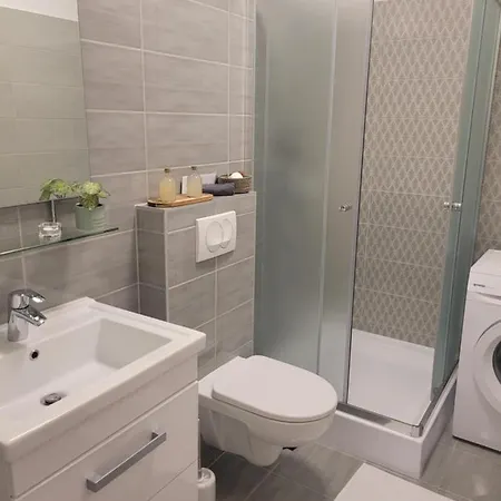 Rose Apartment *